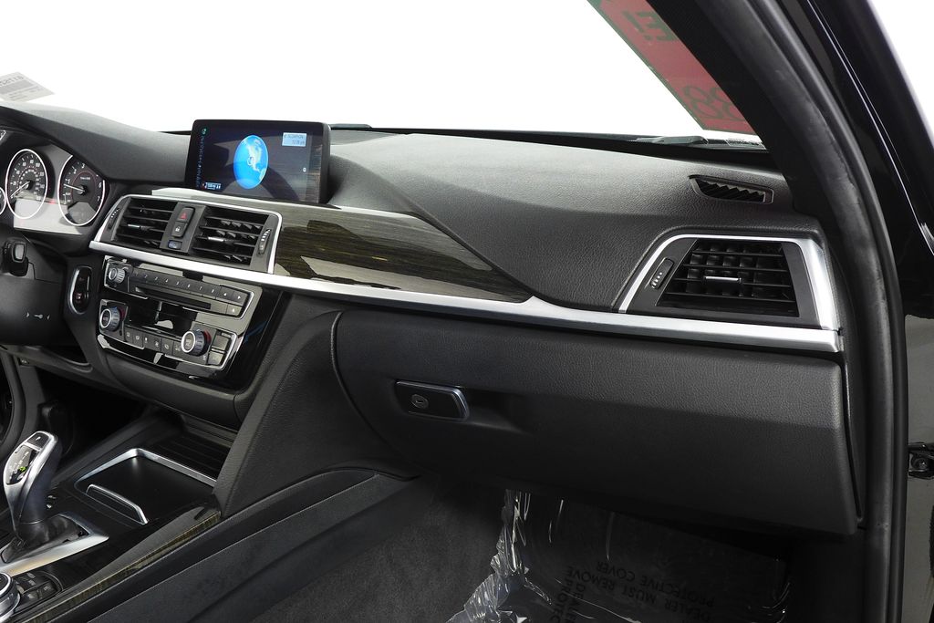 Thumbnail: 2016 BMW 3 Series - 14