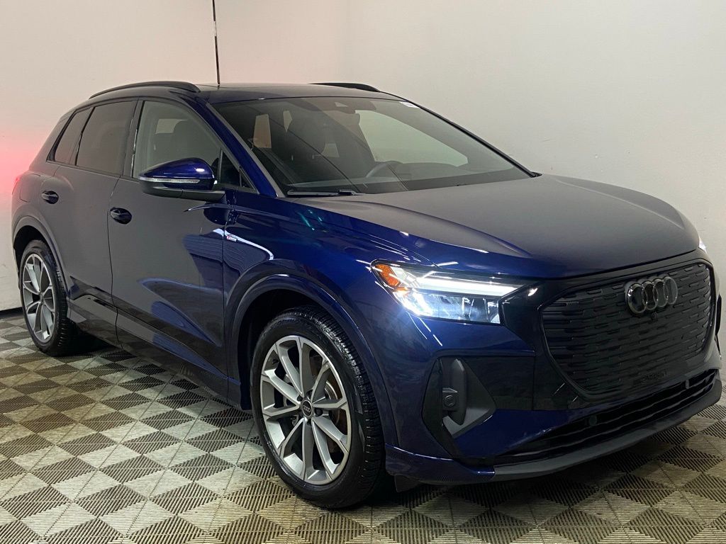 2026 Audi Q4 e-tron quattro Premium 55