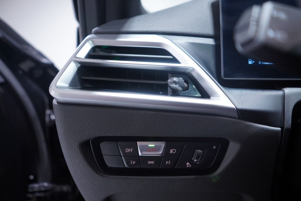 Thumbnail: 2025 BMW 3 Series - 19