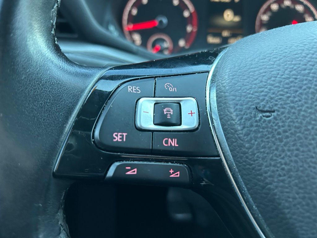 Thumbnail: 2022 Volkswagen Passat - 21