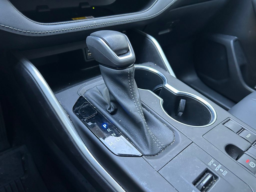 Thumbnail: 2023 Toyota Highlander - 27