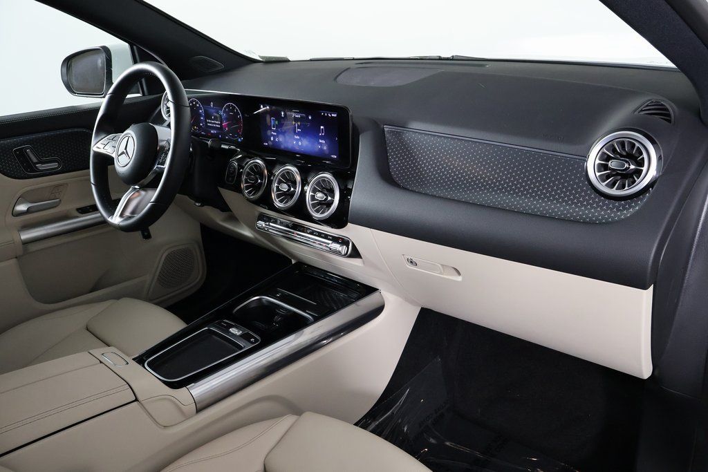 Thumbnail: 2025 Mercedes-Benz GLA - 9