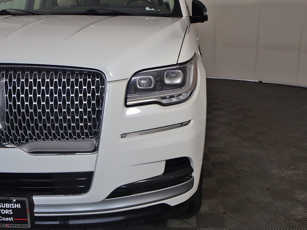 Used 2022 White Lincoln Reserve image 21
