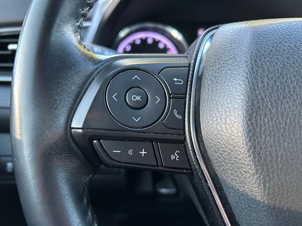 2020 Toyota Camry SE 20