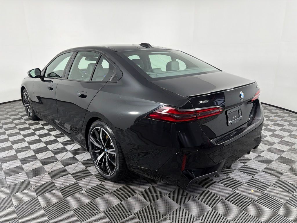 Thumbnail: 2024 BMW 5 Series - 7