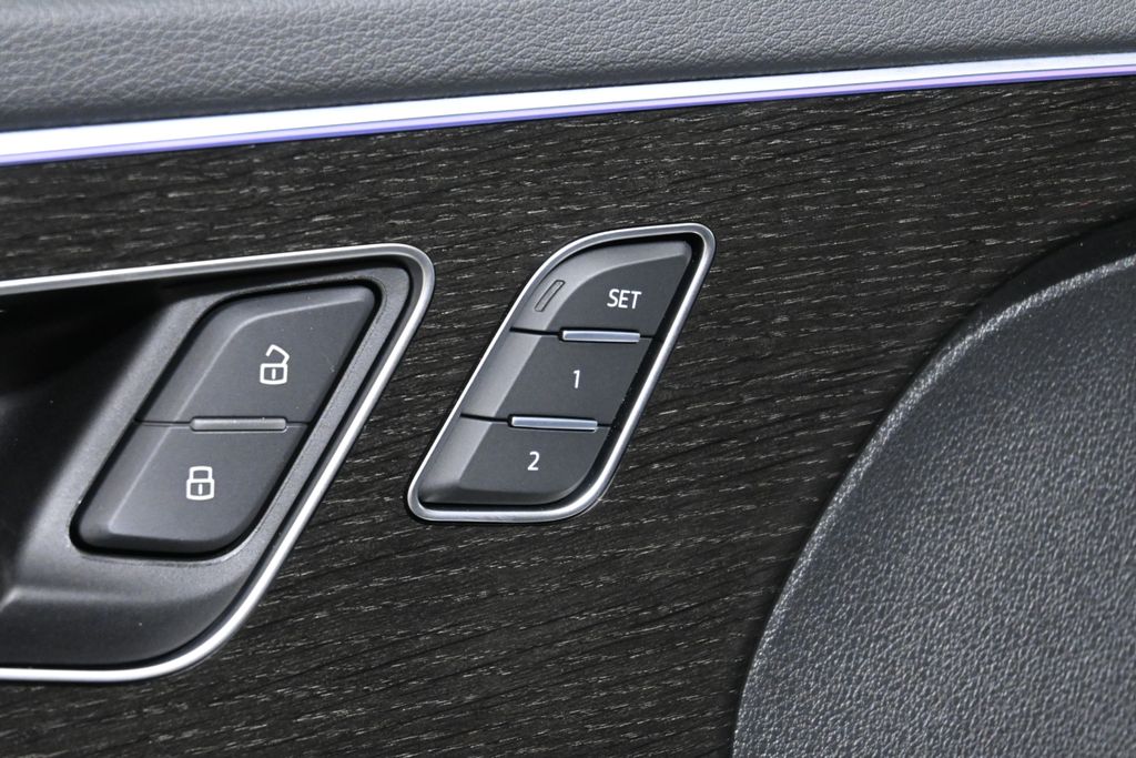 Thumbnail: 2026 Audi Q8 - 24