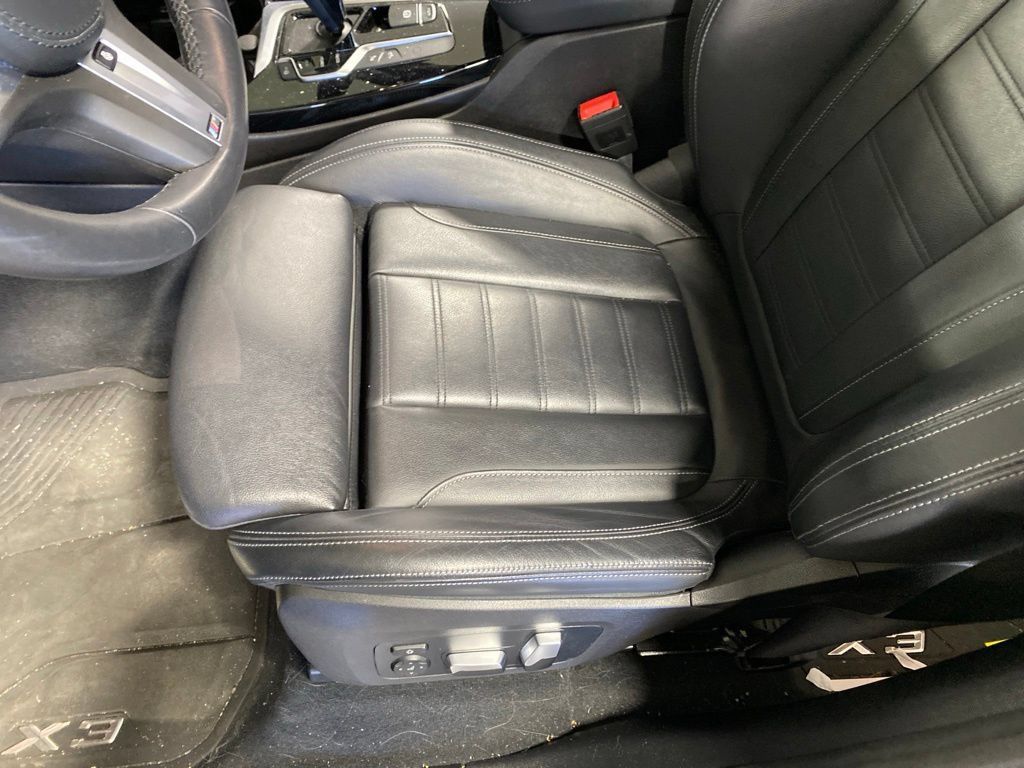 Used 2021 Carbon Black Metallic BMW xDrive30i image 10