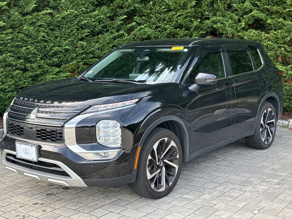 2022 Mitsubishi Outlander SE