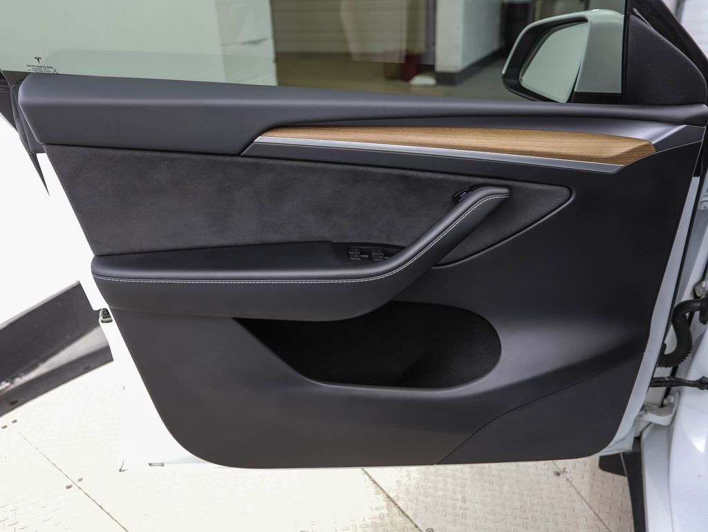 Thumbnail: 2023 Tesla Model Y - 9
