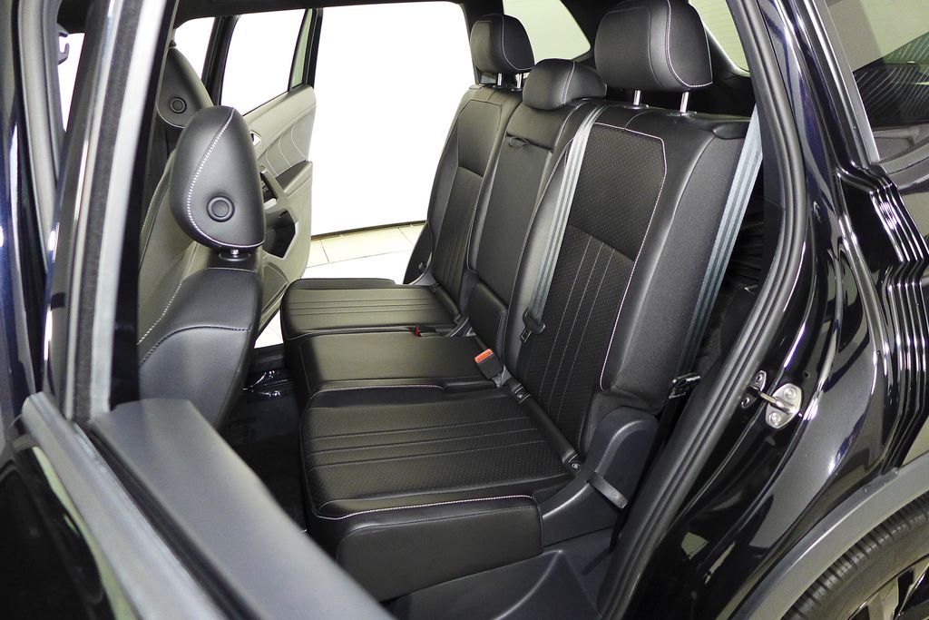 Thumbnail: 2023 Volkswagen Tiguan - 21