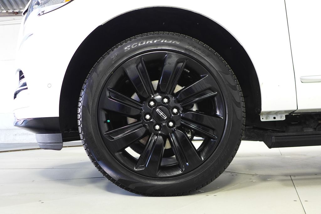 Thumbnail: 2023 Lincoln Navigator - 5