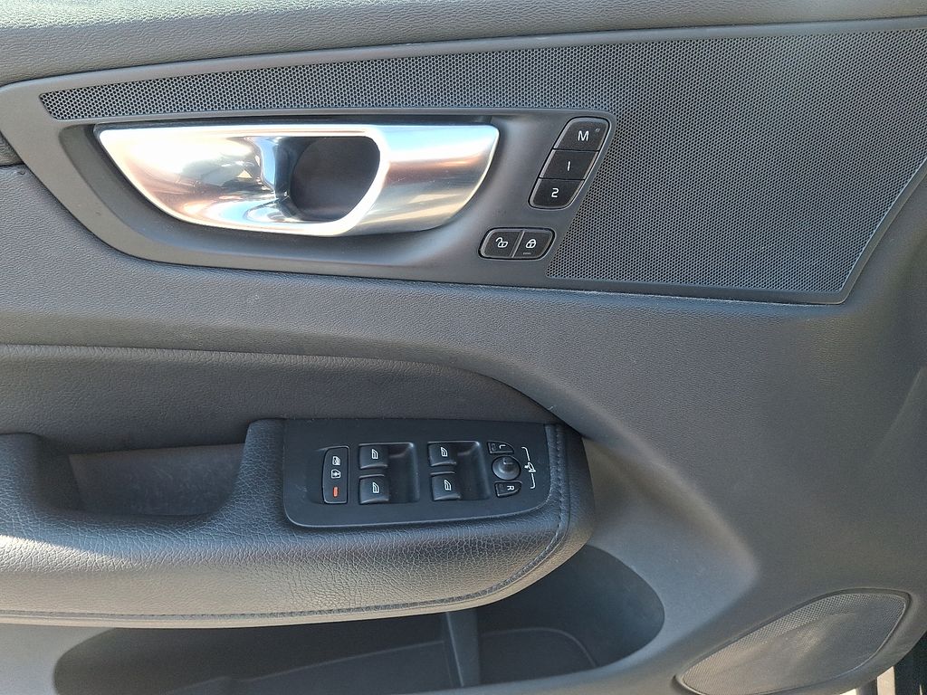 Thumbnail: 2021 Volvo XC60 - 12