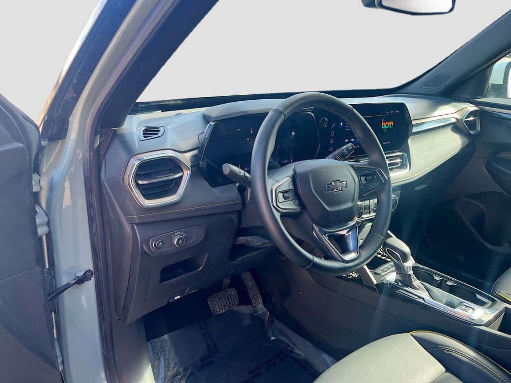 Used 2025 Green Chevrolet ACTIV image 9