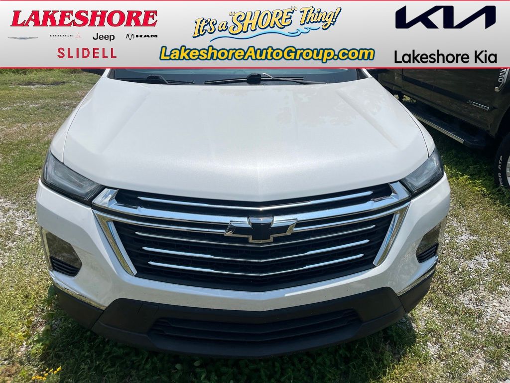 White (Iridescent Pearl Tricoat) 2023 Chevrolet Traverse SUV / Crossover Front-Wheel Drive 9-Speed Automatic