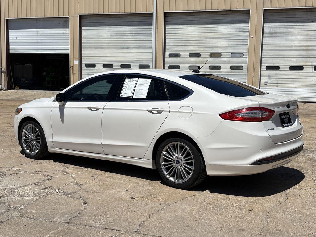 Used 2015 White Platinum Clearcoat Metallic Ford SE image 7