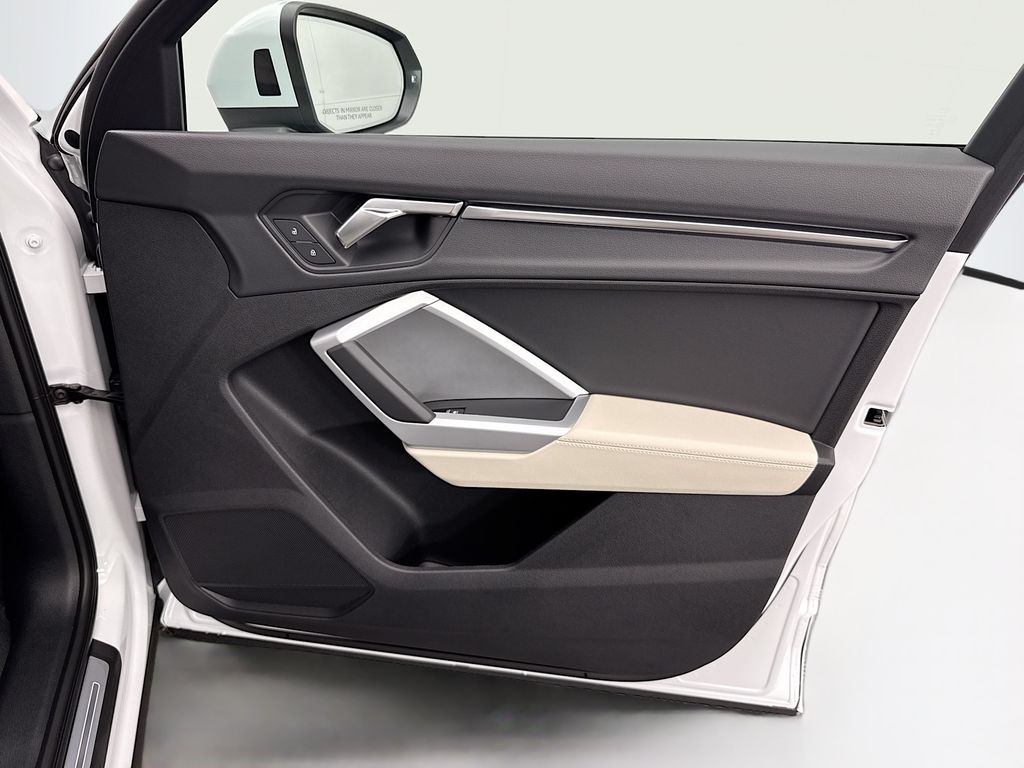 Thumbnail: 2025 Audi Q3 - 23