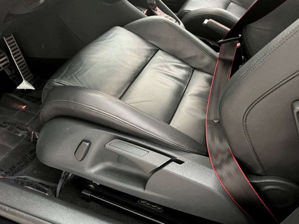 Thumbnail: 2014 Volkswagen Golf - 21