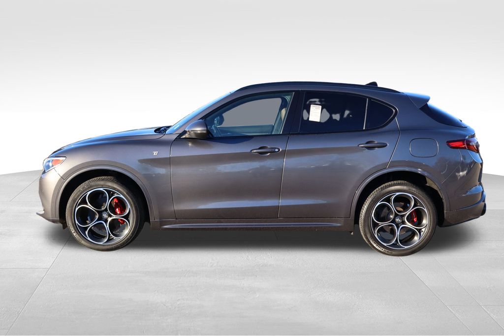 2022 Alfa Romeo Stelvio Ti 11