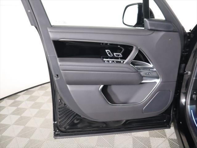 Thumbnail: 2025 Land Rover Range Rover - 25