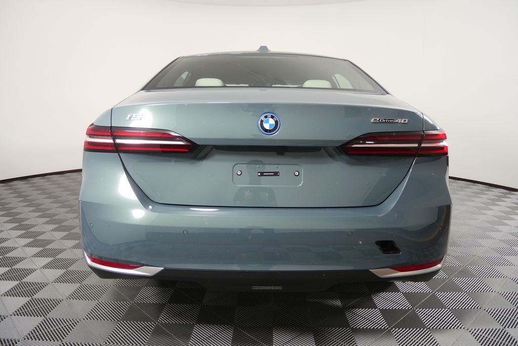 Thumbnail: 2026 BMW i5 - 4