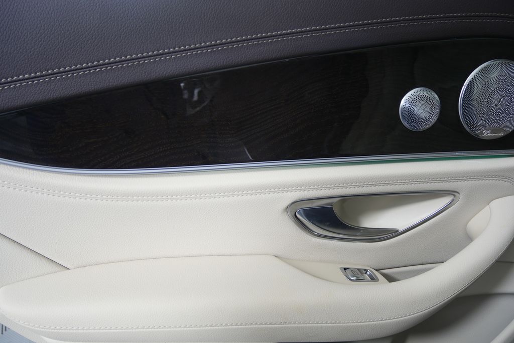 Thumbnail: 2017 Mercedes-Benz E-Class - 13