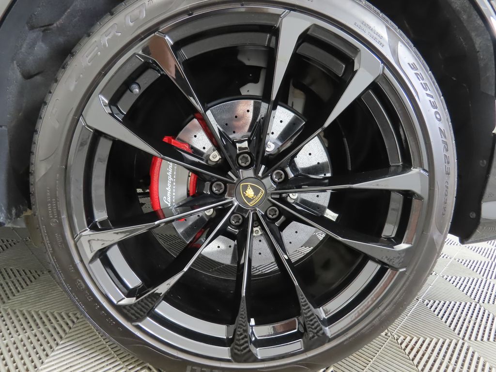 Thumbnail: 2023 Lamborghini Urus - 31
