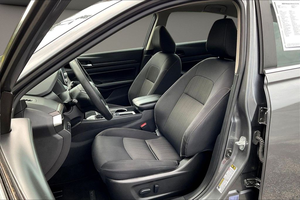 Used 2024 Nissan Altima Sedan