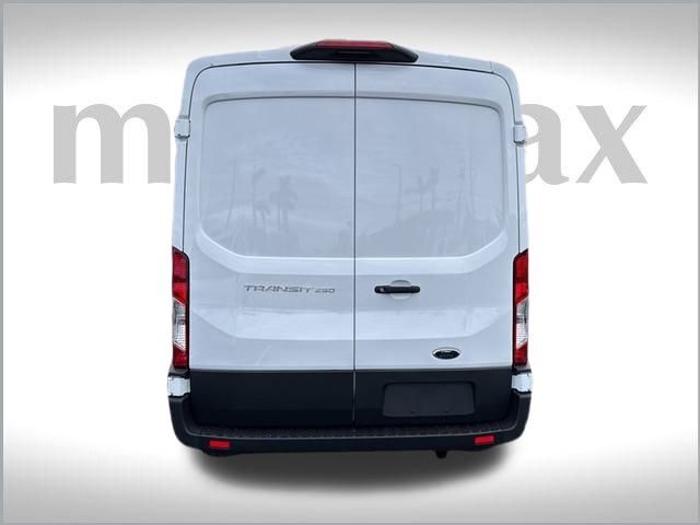 2025 Ford Transit photo 9