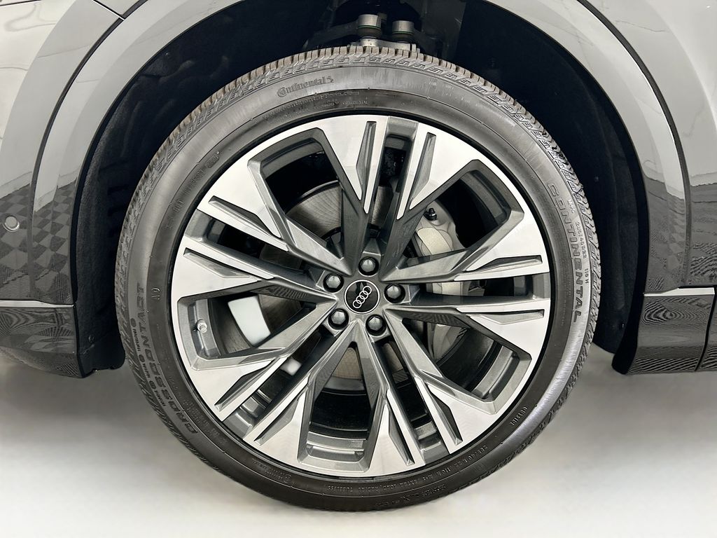 Thumbnail: 2026 Audi Q8 - 29