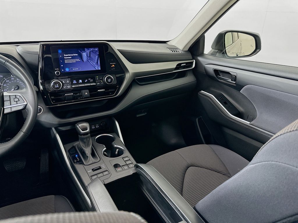 Thumbnail: 2024 Toyota Highlander - 22