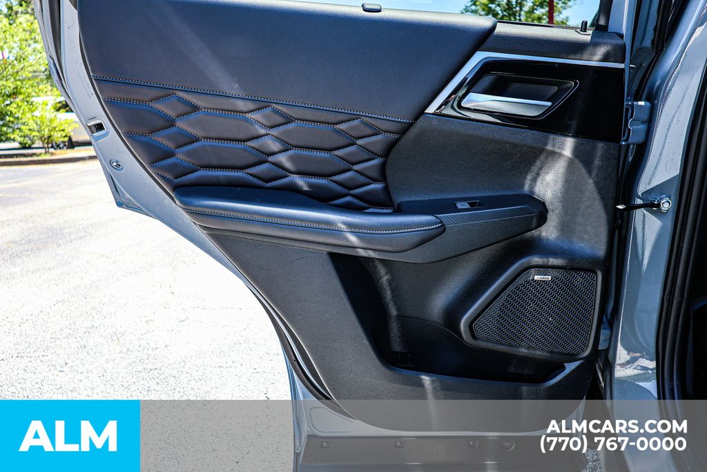 Used 2025 Silver Mitsubishi SEL/MT Certified/7 Seats image 53