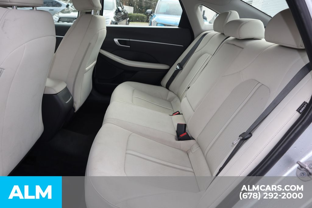 Used 2025 Silver Hyundai SEL image 17