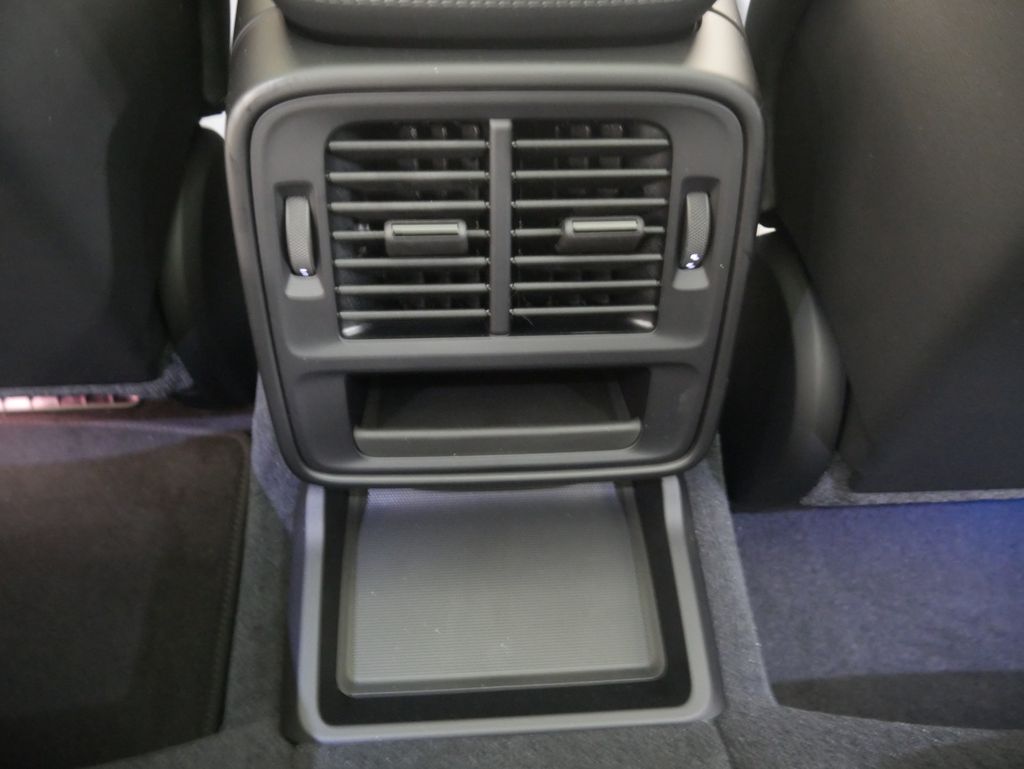 Thumbnail: 2026 Porsche Taycan - 30