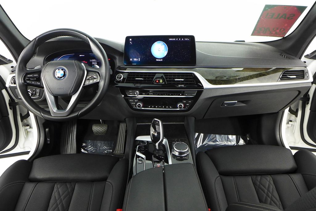 Thumbnail: 2023 BMW 5 Series - 24