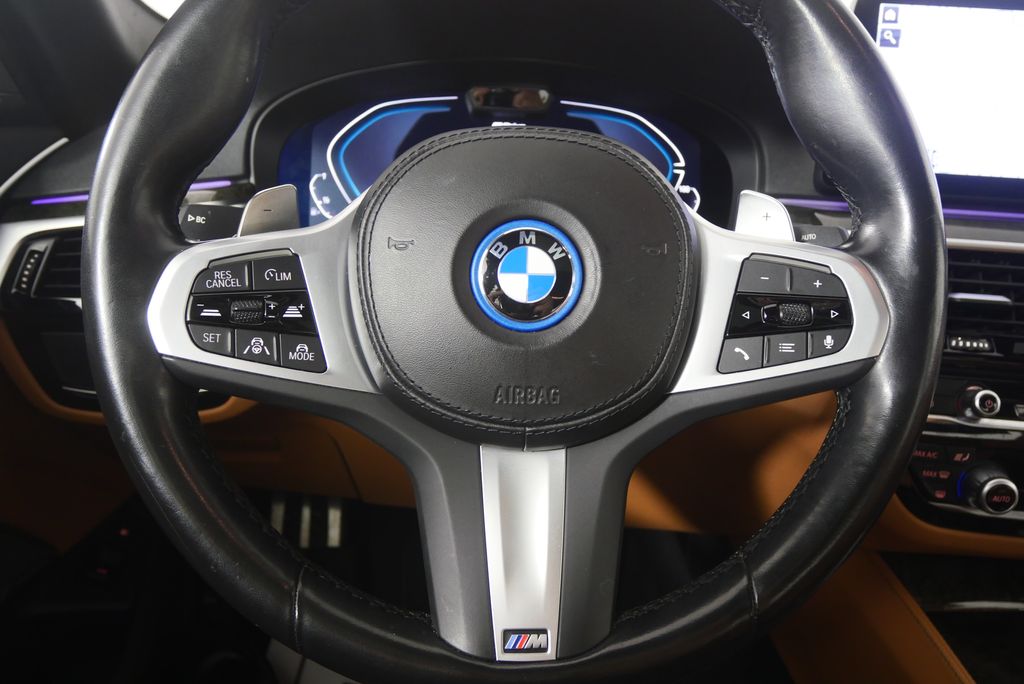 Thumbnail: 2023 BMW 5 Series - 21