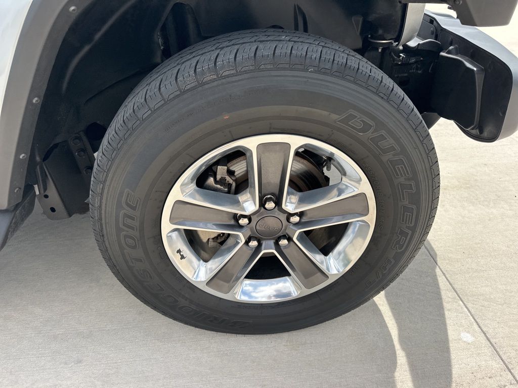 2023 Silver Zynith Clearcoat Jeep Wrangler Sahara 4X4 SUV