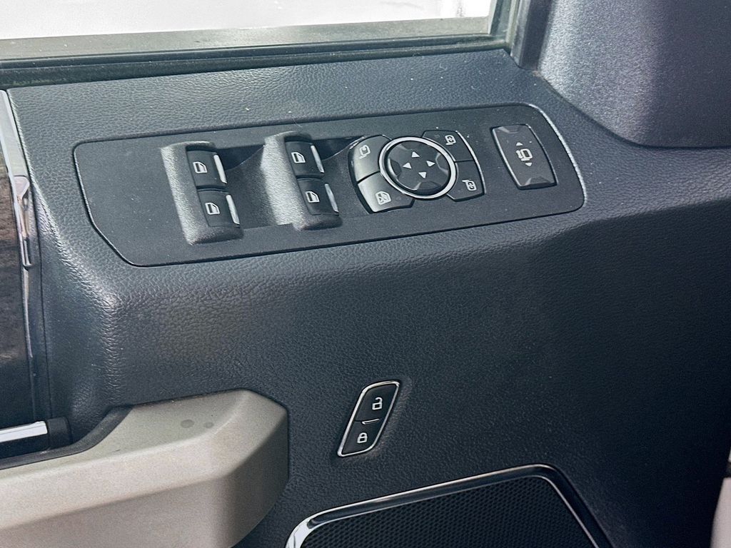 Used 2022 White Ford Lariat image 24