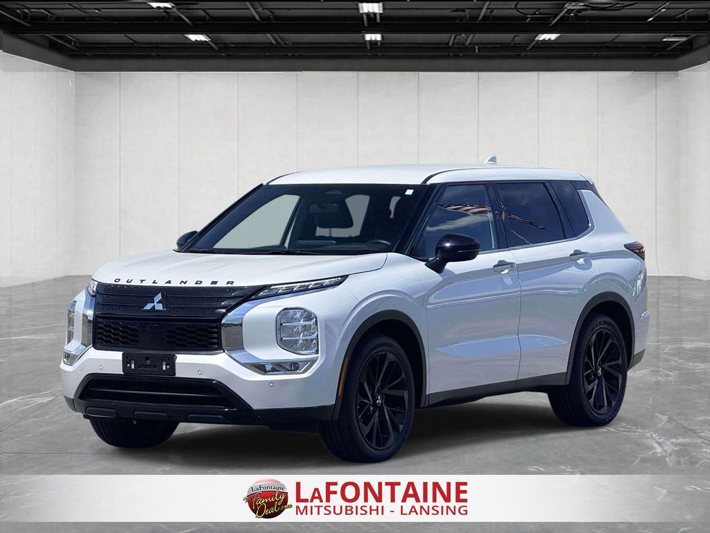 White 2023 Mitsubishi Outlander SE FWD SUV / Crossover Front-Wheel Drive Continuously Variable Transmission