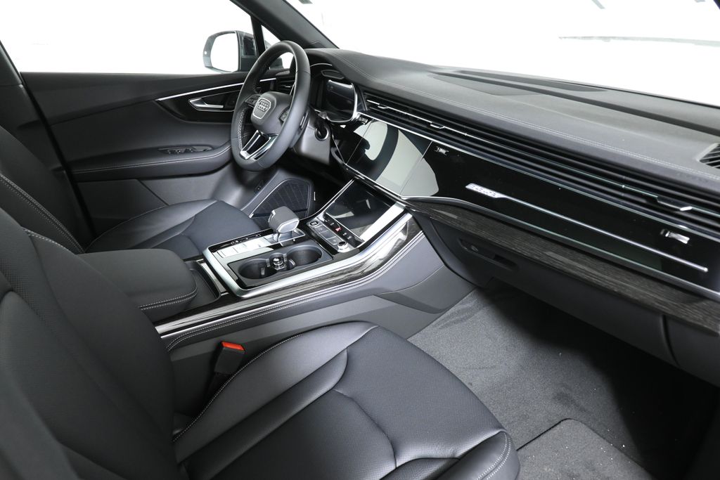 Thumbnail: 2026 Audi Q7 - 21