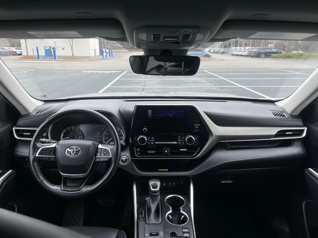 Thumbnail: 2023 Toyota Highlander - 10