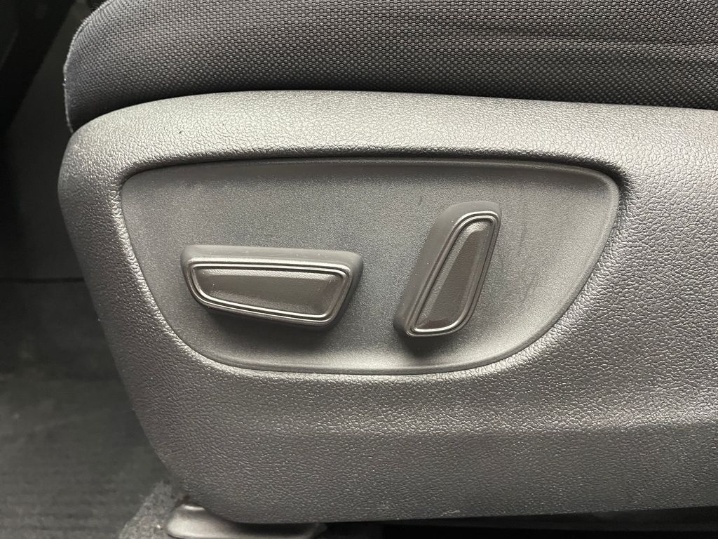 Thumbnail: 2022 Toyota Highlander - 14