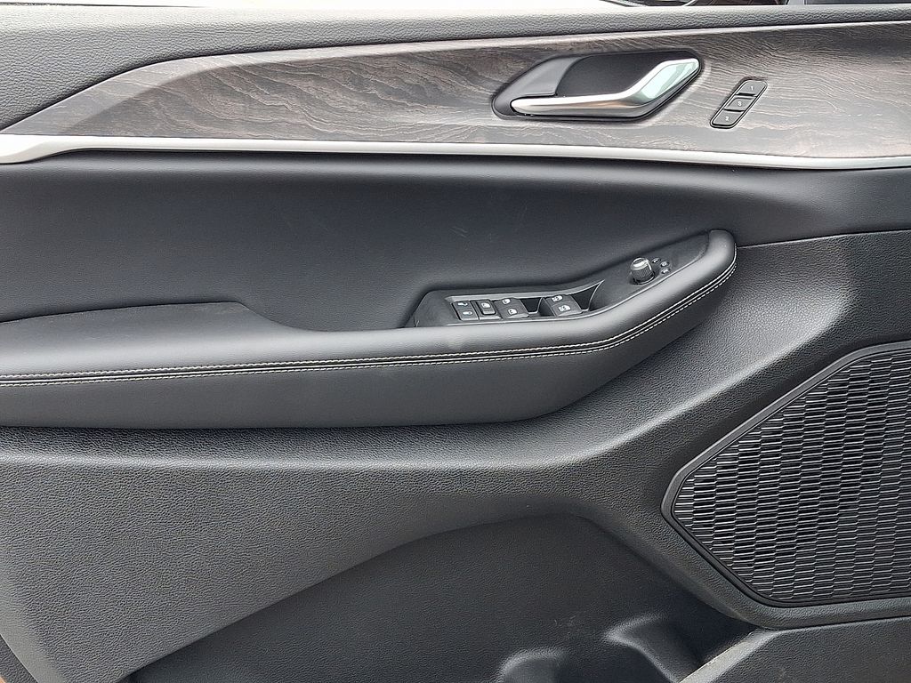2026 Jeep Grand Cherokee L — photo 9