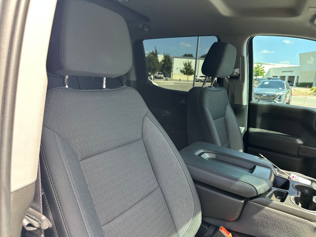 Used 2024 White Chevrolet Custom image 40