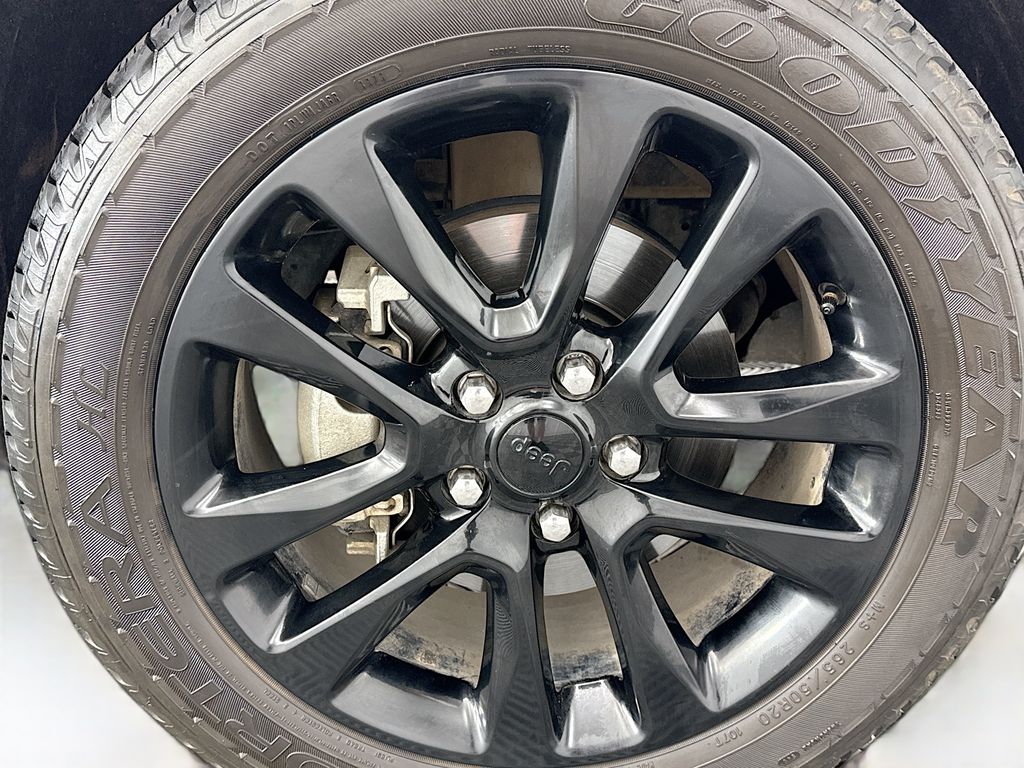 Thumbnail: 2017 Jeep Grand Cherokee - 30