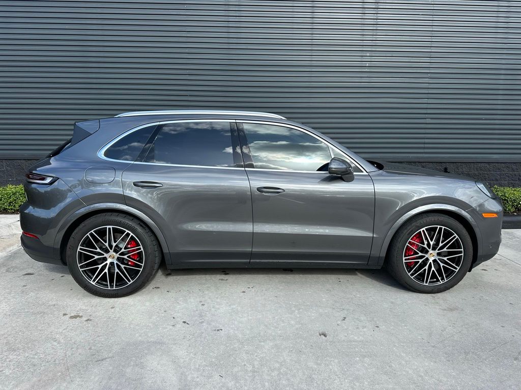 Thumbnail: 2024 Porsche Cayenne - 10