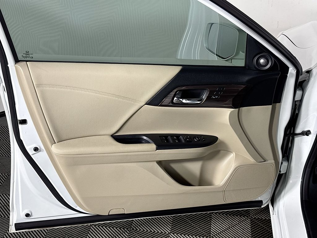 Accord Sedan EX-L w/Navigation and Honda Sensing