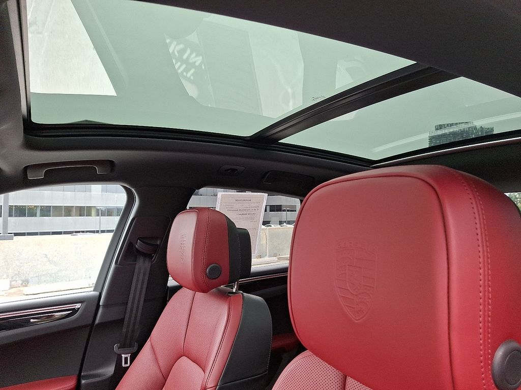 Thumbnail: 2025 Porsche Macan - 16