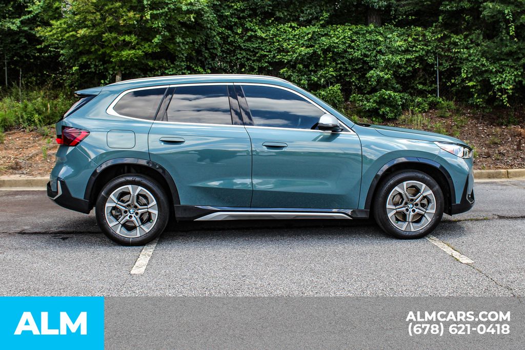 Used 2023 Green BMW xDrive28i image 9