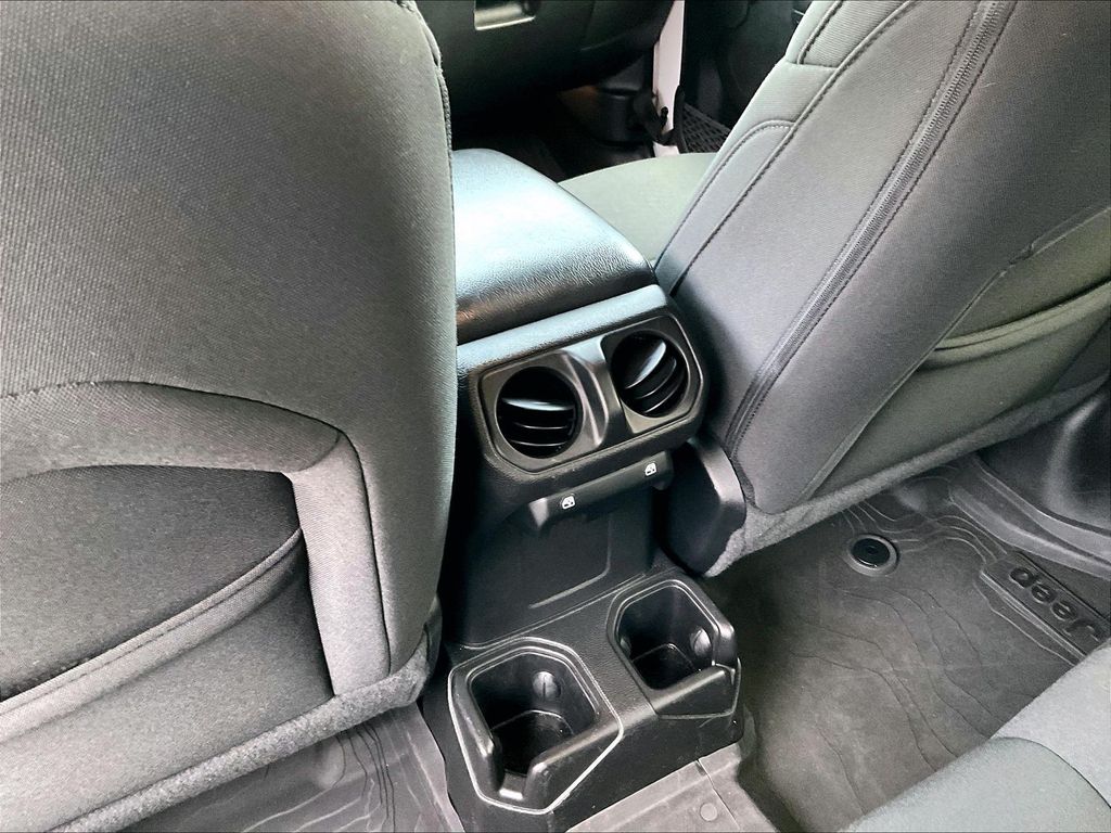2022 Jeep Gladiator — photo 27
