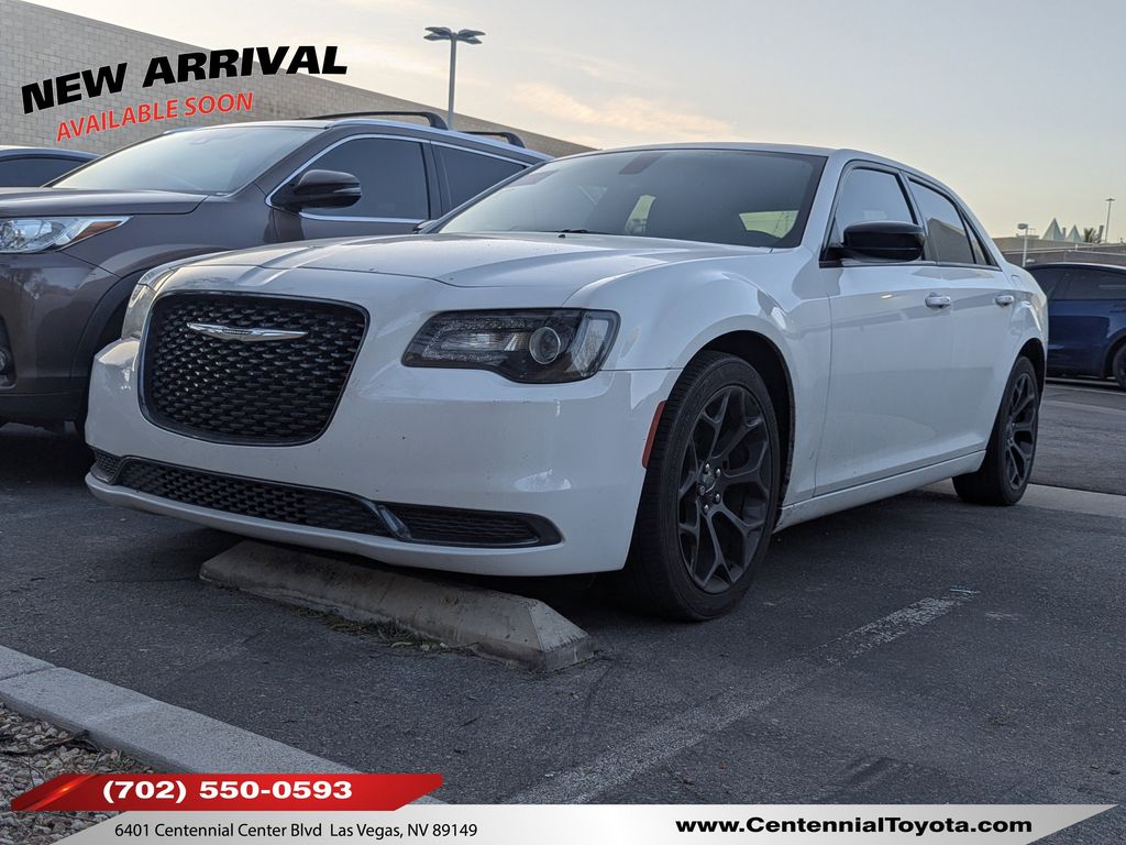 2019 Chrysler 300 Touring's photo